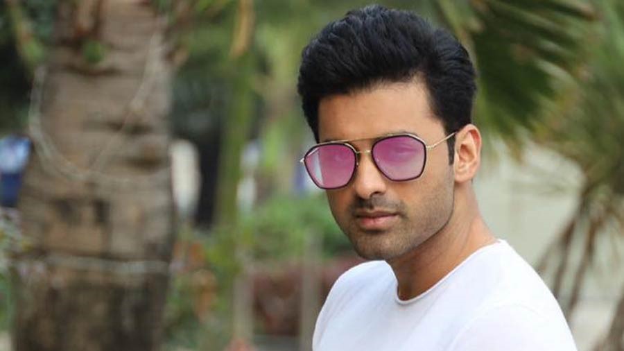 অভিনয়ের আড়ালে চোরাচালানে জড়িয়ে 'অঙ্কুশ' পুলিশের হাতে আটক